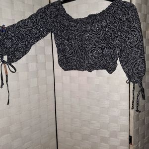 Adorable navy/white blouse